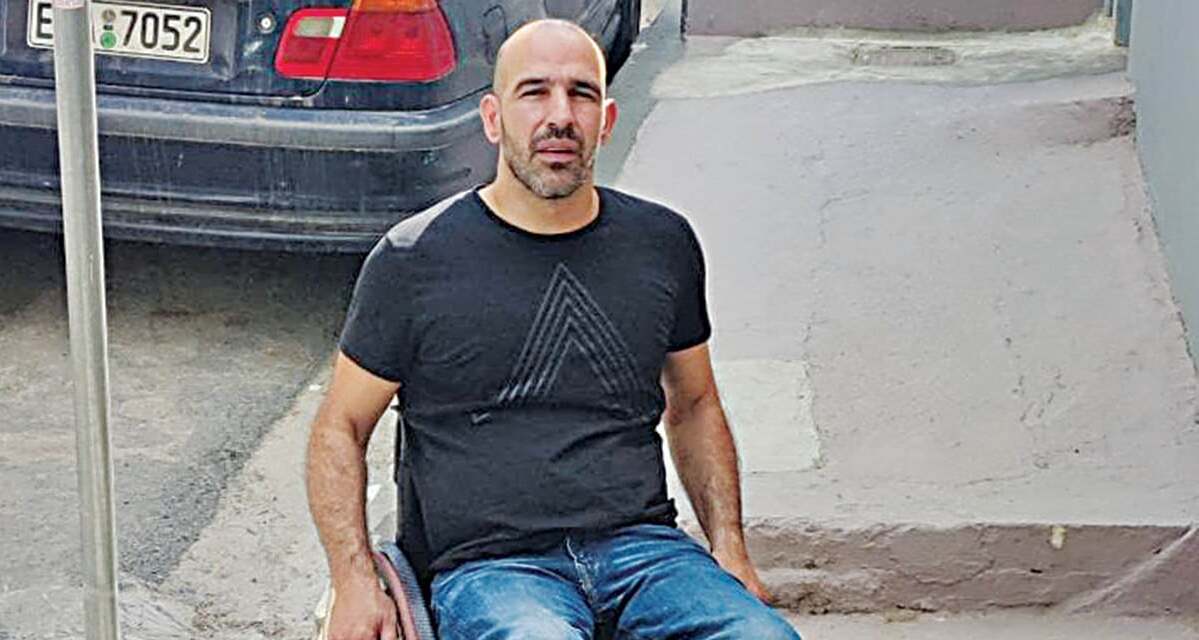 Ο Ιωάννης Χαλδαίος καταγγέλλει όσα απίθανα συμβαίνουν στο σπίτι του στον Πειραιά