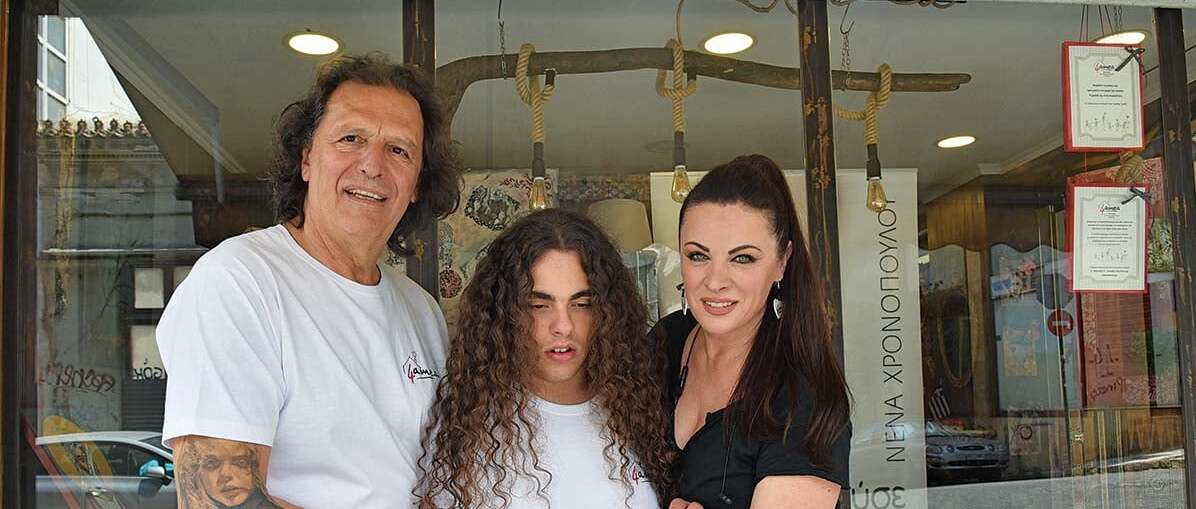 O Αϊ-Βασίλης της αλληλεγγύης που κάνει τους «αγγέλους» να χαμογελούν